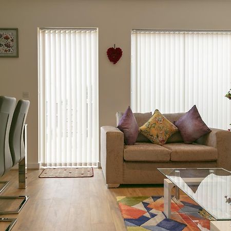 Modern & Exquisite Trumpington Townhouse With Parking & 5 Mins To Papworth Hospital Cambridge  Exterior photo