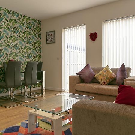Modern & Exquisite Trumpington Townhouse With Parking & 5 Mins To Papworth Hospital Cambridge  Exterior photo