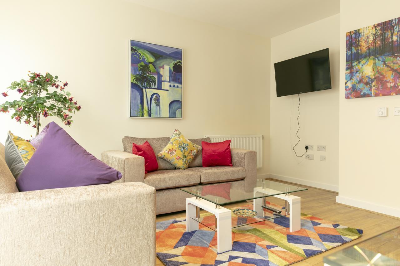 Modern & Exquisite Trumpington Townhouse With Parking & 5 Mins To Papworth Hospital Cambridge  Exterior photo