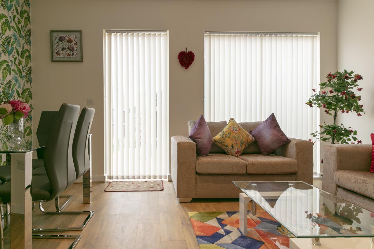 Modern & Exquisite Trumpington Townhouse With Parking & 5 Mins To Papworth Hospital Cambridge  Exterior photo