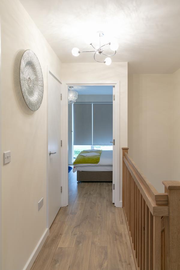 Modern & Exquisite Trumpington Townhouse With Parking & 5 Mins To Papworth Hospital Cambridge  Exterior photo