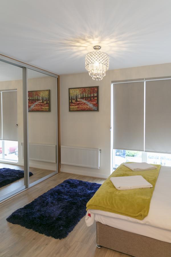 Modern & Exquisite Trumpington Townhouse With Parking & 5 Mins To Papworth Hospital Cambridge  Exterior photo