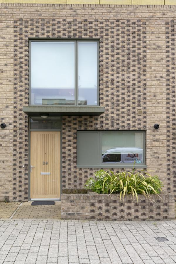 Modern & Exquisite Trumpington Townhouse With Parking & 5 Mins To Papworth Hospital Cambridge  Exterior photo