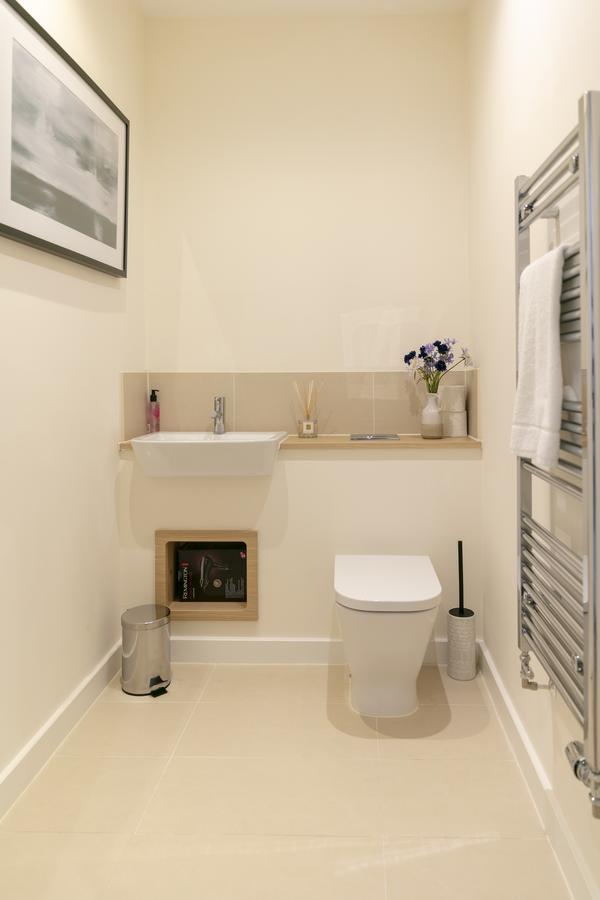 Modern & Exquisite Trumpington Townhouse With Parking & 5 Mins To Papworth Hospital Cambridge  Exterior photo