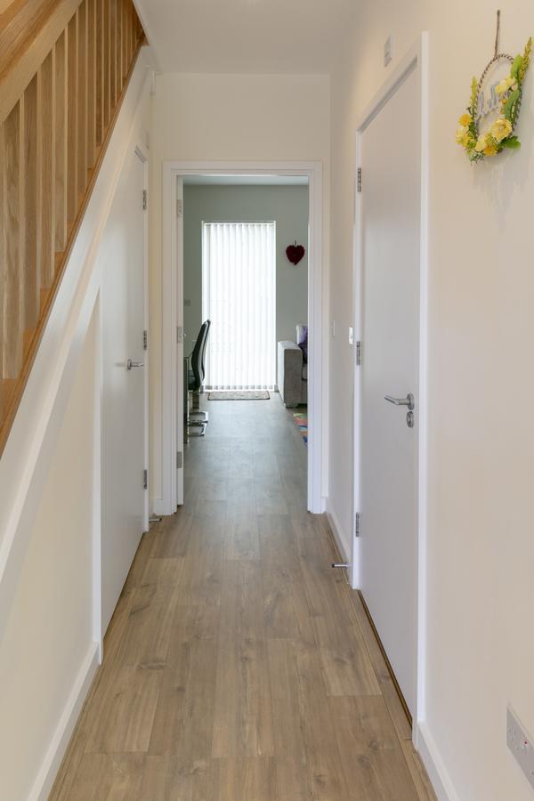 Modern & Exquisite Trumpington Townhouse With Parking & 5 Mins To Papworth Hospital Cambridge  Exterior photo