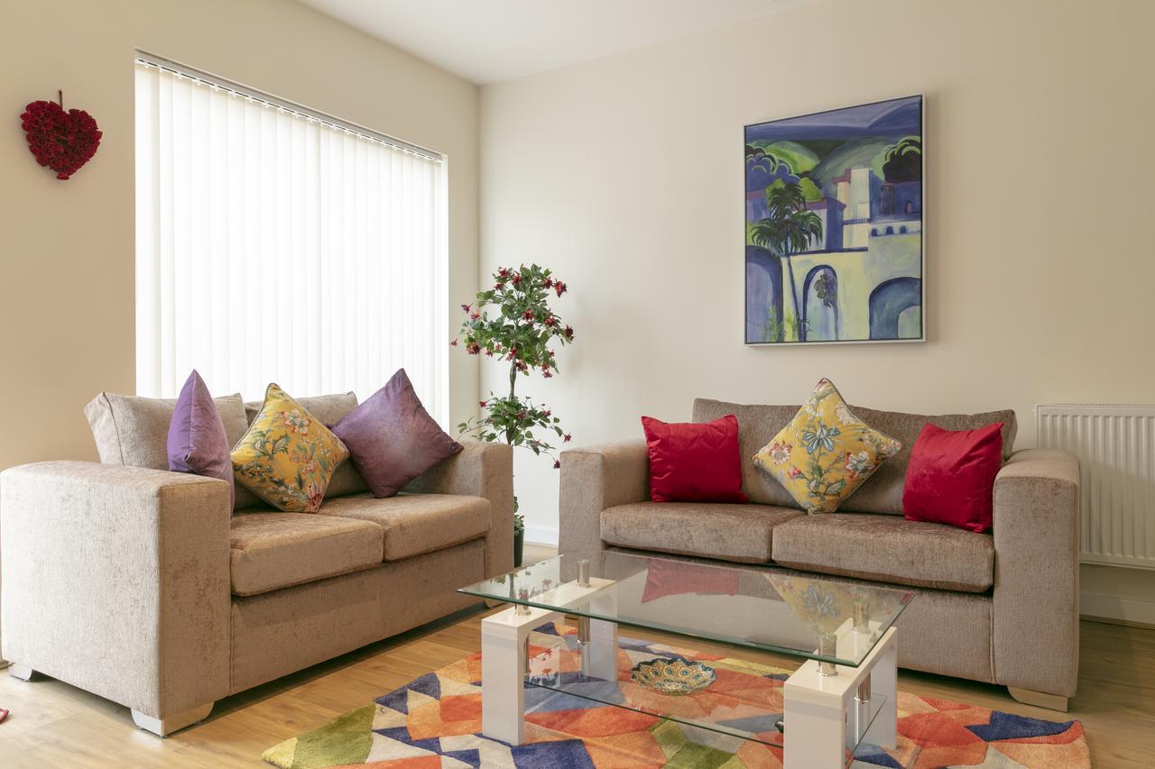 Modern & Exquisite Trumpington Townhouse With Parking & 5 Mins To Papworth Hospital Cambridge  Exterior photo