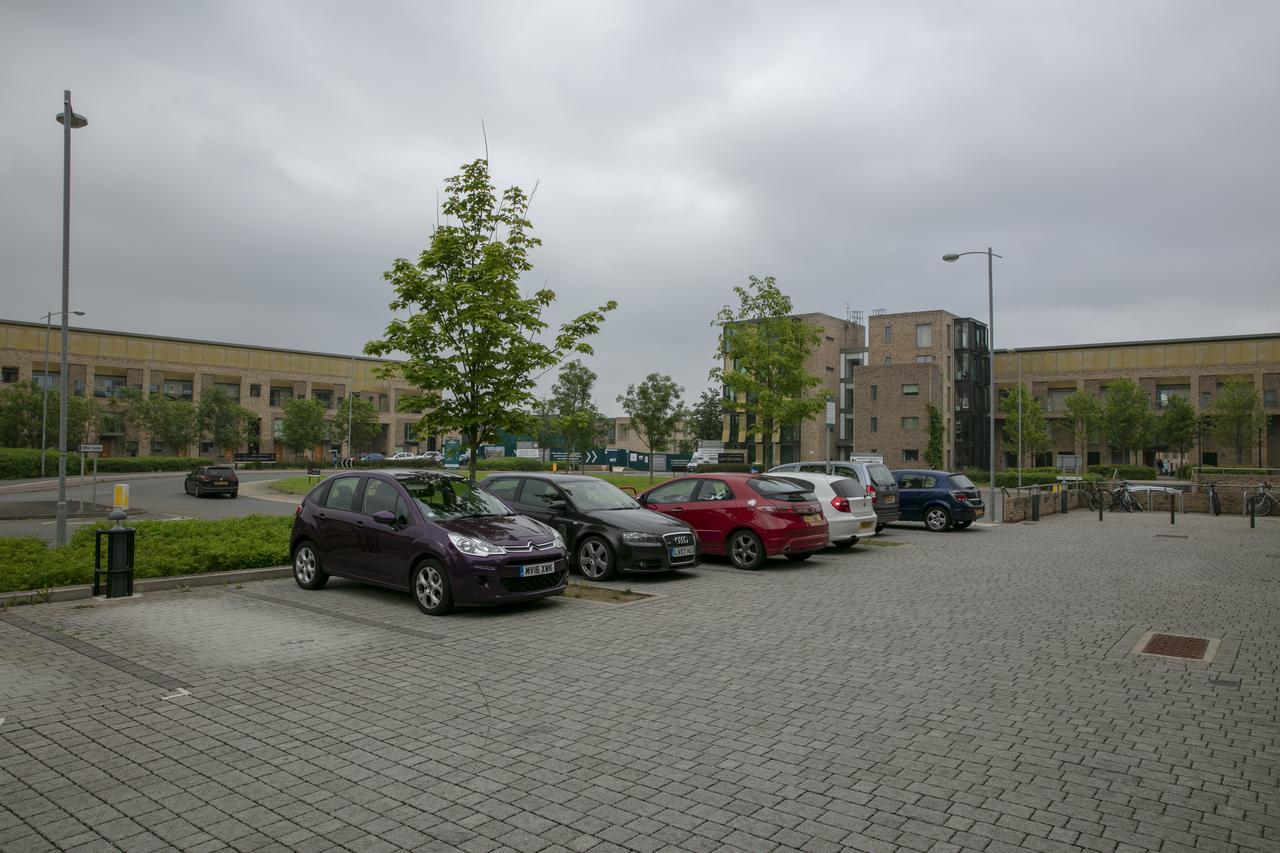 Modern & Exquisite Trumpington Townhouse With Parking & 5 Mins To Papworth Hospital Cambridge  Exterior photo
