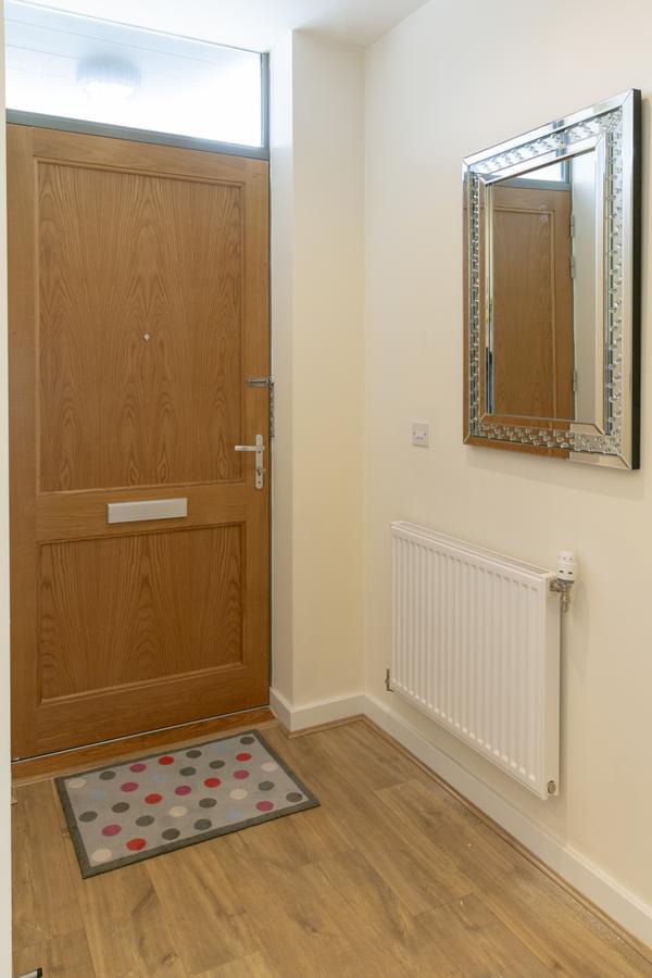Modern & Exquisite Trumpington Townhouse With Parking & 5 Mins To Papworth Hospital Cambridge  Exterior photo