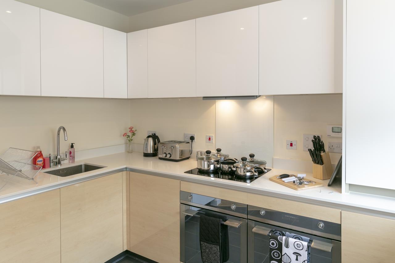 Modern & Exquisite Trumpington Townhouse With Parking & 5 Mins To Papworth Hospital Cambridge  Exterior photo