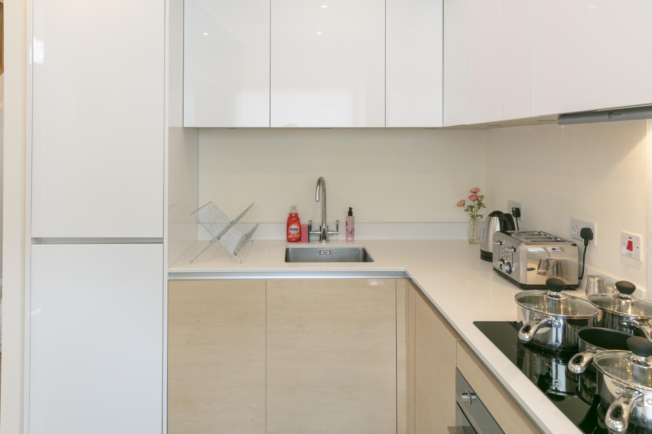 Modern & Exquisite Trumpington Townhouse With Parking & 5 Mins To Papworth Hospital Cambridge  Exterior photo