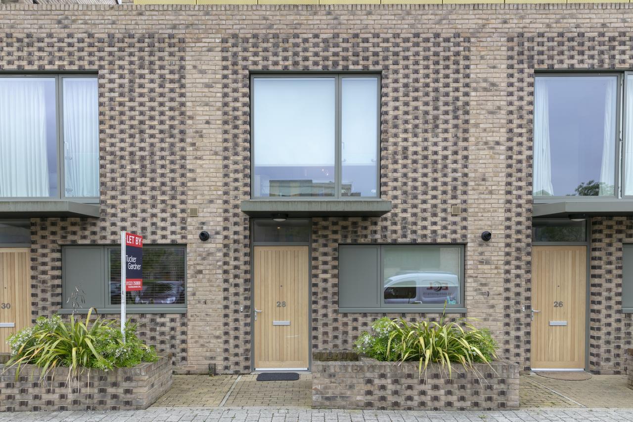 Modern & Exquisite Trumpington Townhouse With Parking & 5 Mins To Papworth Hospital Cambridge  Exterior photo