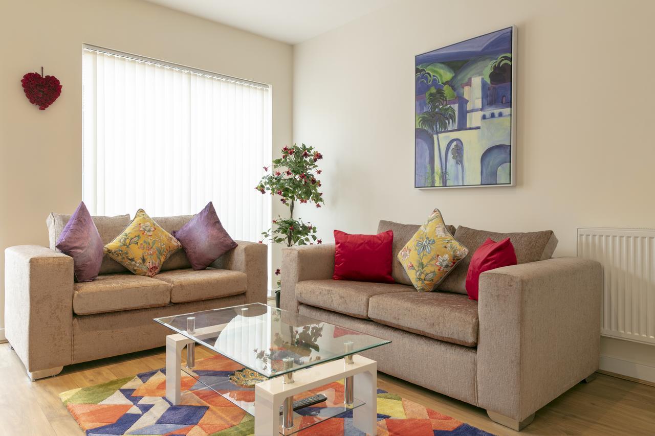 Modern & Exquisite Trumpington Townhouse With Parking & 5 Mins To Papworth Hospital Cambridge  Exterior photo
